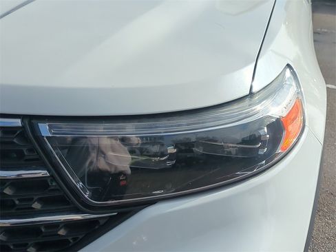 Used 2022 Ford Explorer XLT w/ Class IV Trailer Tow Package image 11