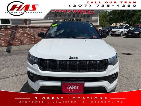 Used 2023 Jeep Compass Latitude w/ Sun and Sound Group AWD/4WD image 9