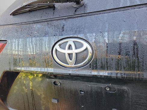 Used 2024 Toyota Highlander XLE image 20