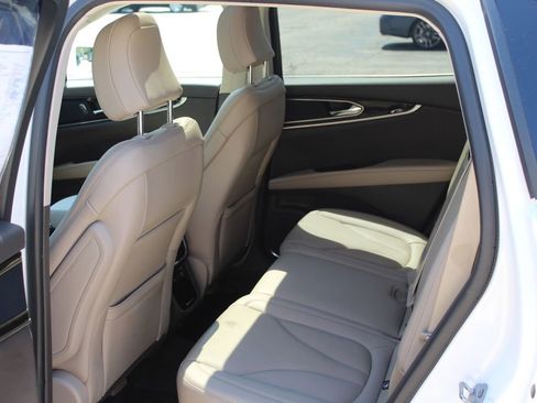 Used 2023 Lincoln Nautilus Reserve AWD/4WD image 18