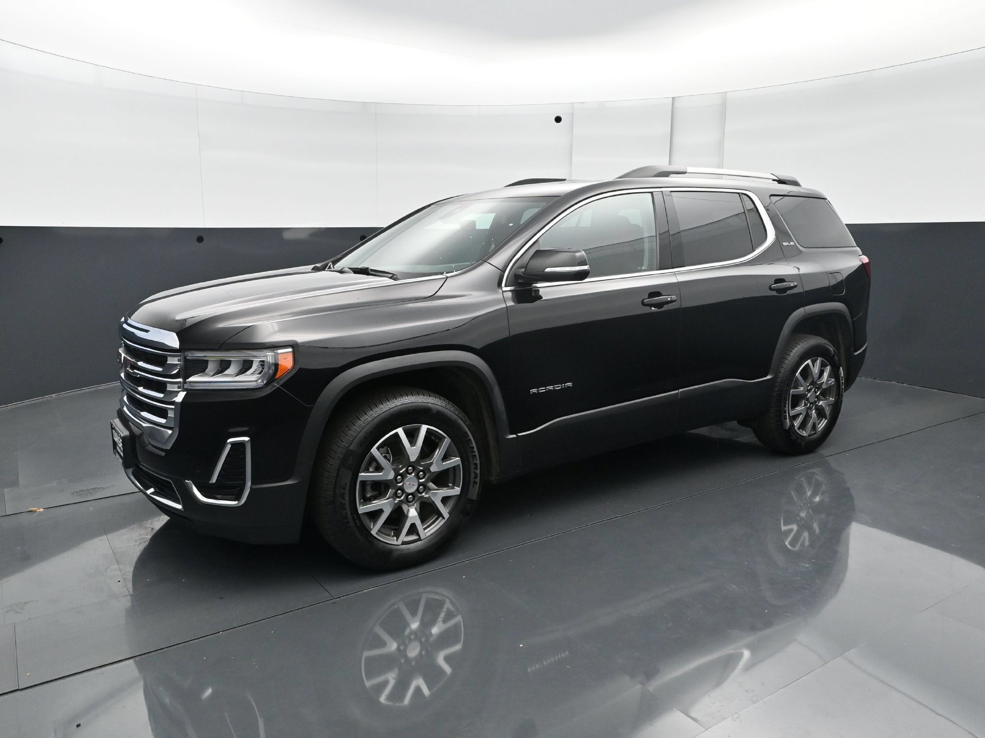 Used 2023 GMC Acadia SLE w/ Driver Convenience Package AWD/4WD image 2