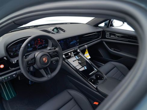 New 2026 Porsche Panamera 4 image 4