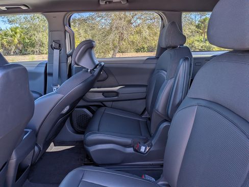 New 2027 Kia Telluride S image 16