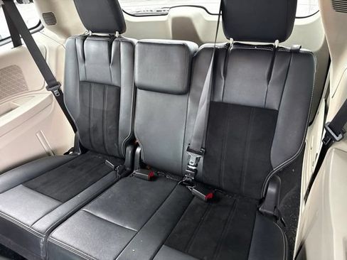 Used 2018 Dodge Grand Caravan SXT FWD image 14