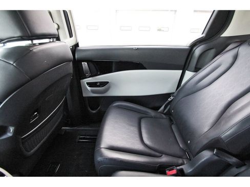 Used 2022 Kia Carnival EX FWD image 13