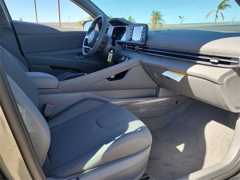 New 2025 Hyundai Elantra SE image 16