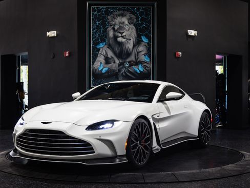 Used 2023 Aston Martin V12 Vantage RWD image 3