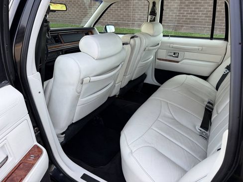 Used 1994 Lincoln Town Car Signature RWD image 29
