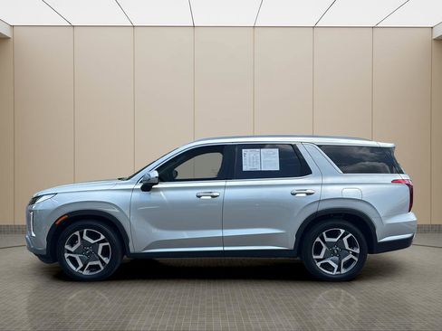 Used 2024 Hyundai Palisade SEL FWD image 2