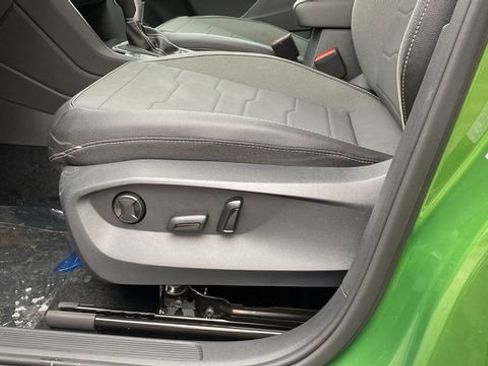 New 2026 Volkswagen Taos SE image 19