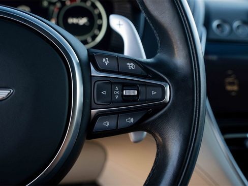 Used 2022 Aston Martin DBX image 20