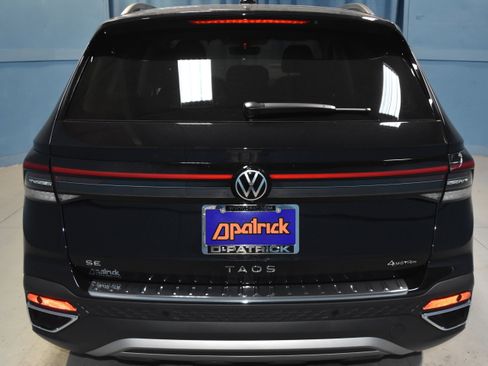 New 2026 Volkswagen Taos SE image 22