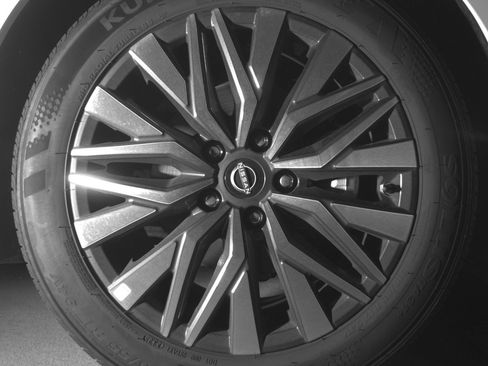 Used 2025 Nissan Altima 2.5 SV FWD image 13