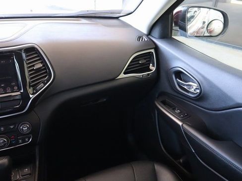 Used 2019 Jeep Cherokee Limited image 21