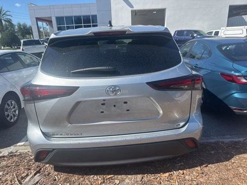 Certified 2025 Toyota Highlander LE image 7