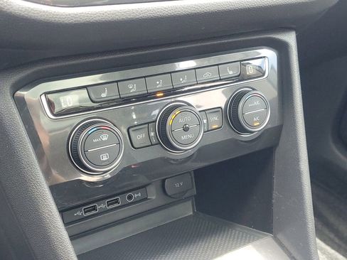 Used 2018 Volkswagen Tiguan SE image 29