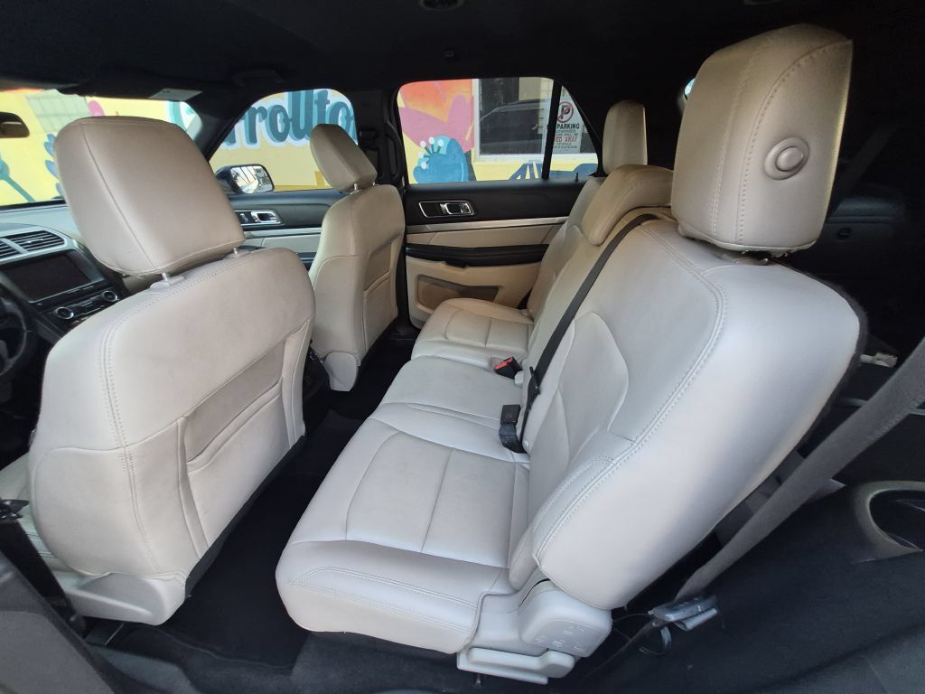 Used 2018 Ford Explorer XLT w/ Equipment Group 202A FWD image 16