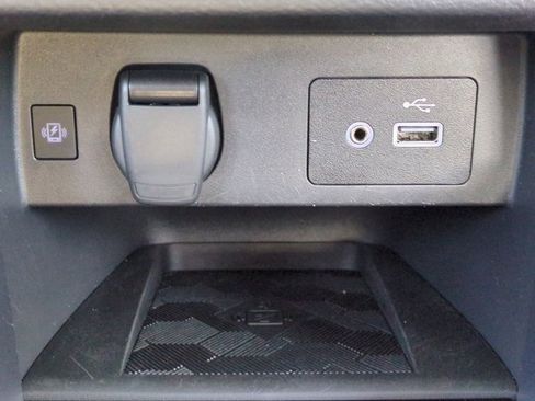 Certified 2025 Nissan Versa SV w/ Trunk Package image 20