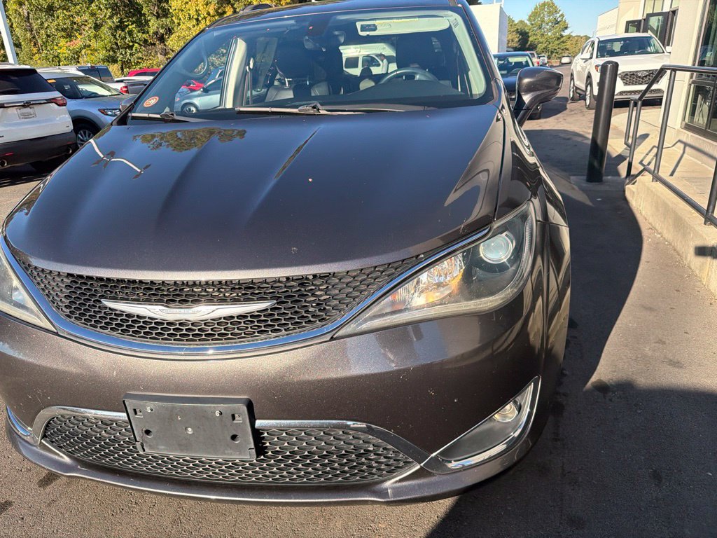 Used 2017 Chrysler Pacifica Touring-L w/ Tire & Wheel Group FWD image 25