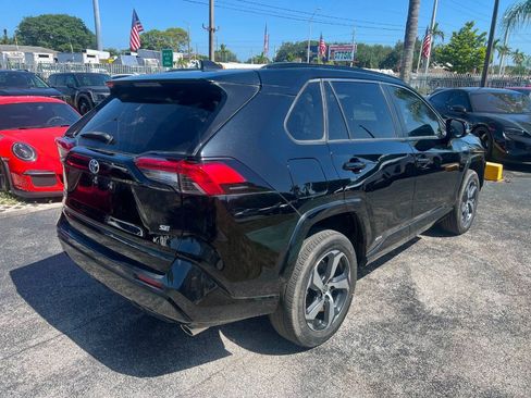 Used 2021 Toyota RAV4 SE w/ Weather & Moonroof Package AWD/4WD image 5