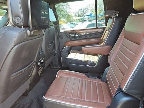 Used 2024 GMC Yukon XL Denali Ultimate AWD/4WD image 10