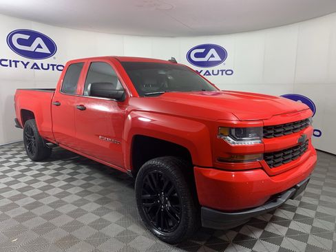 Used 2018 Chevrolet Silverado 1500 Custom w/ Custom Value Package image 1