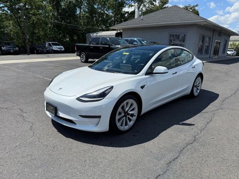 Used 2022 Tesla Model 3 Rear-Wheel Drive image 3