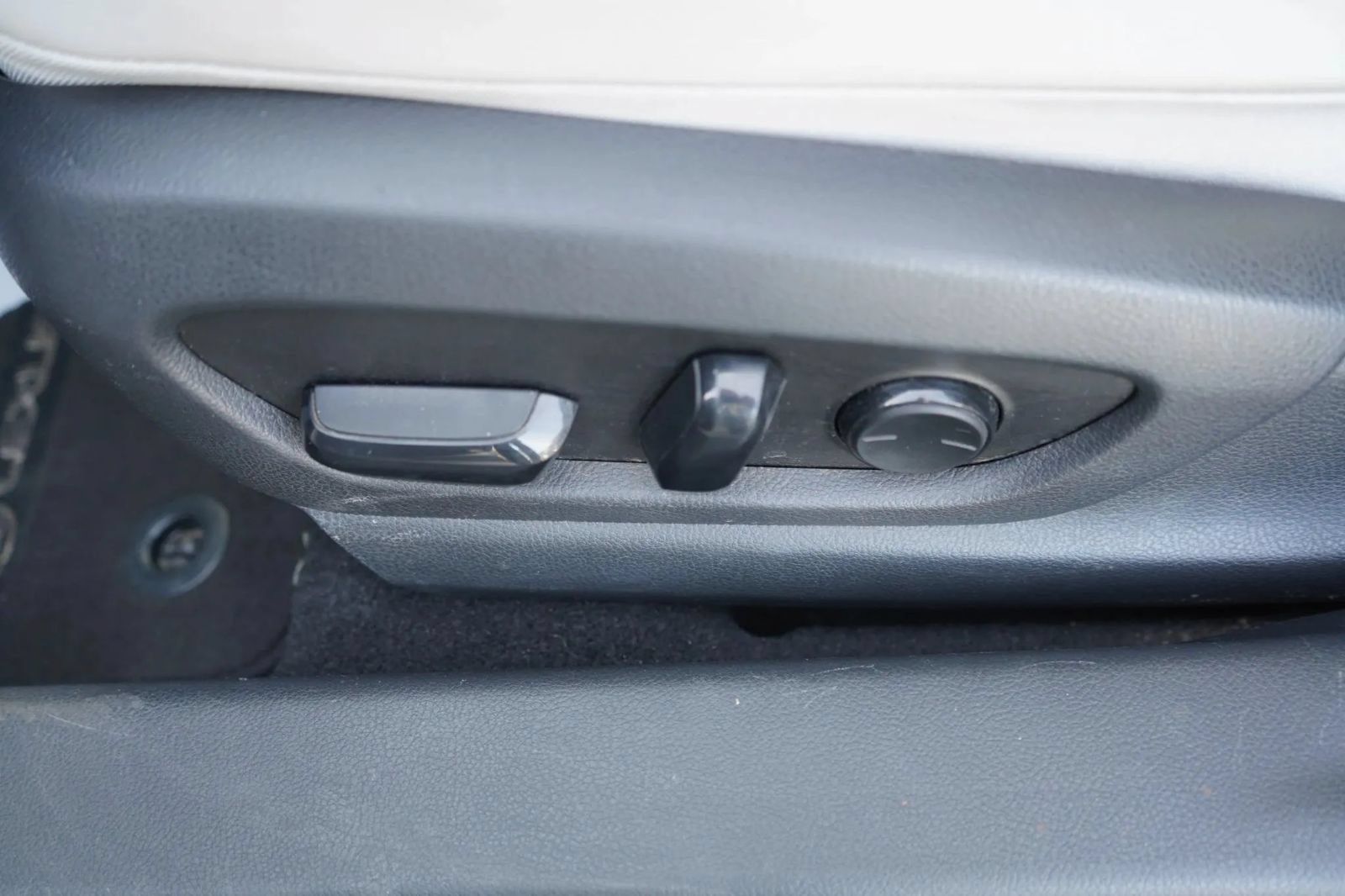 Used 2019 Lexus UX 200 FWD image 13