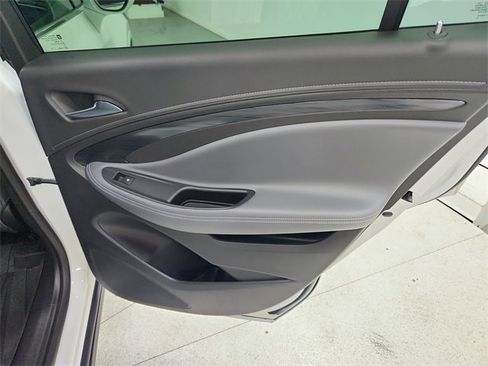 Used 2020 Buick Envision Essence image 44