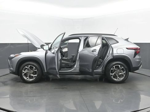 Used 2025 Chevrolet Trax LT w/ LT Convenience Package FWD image 53