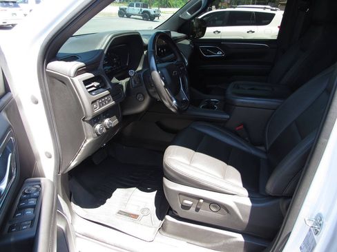 Used 2022 Chevrolet Suburban Z71 w/ Luxury Package AWD/4WD image 19