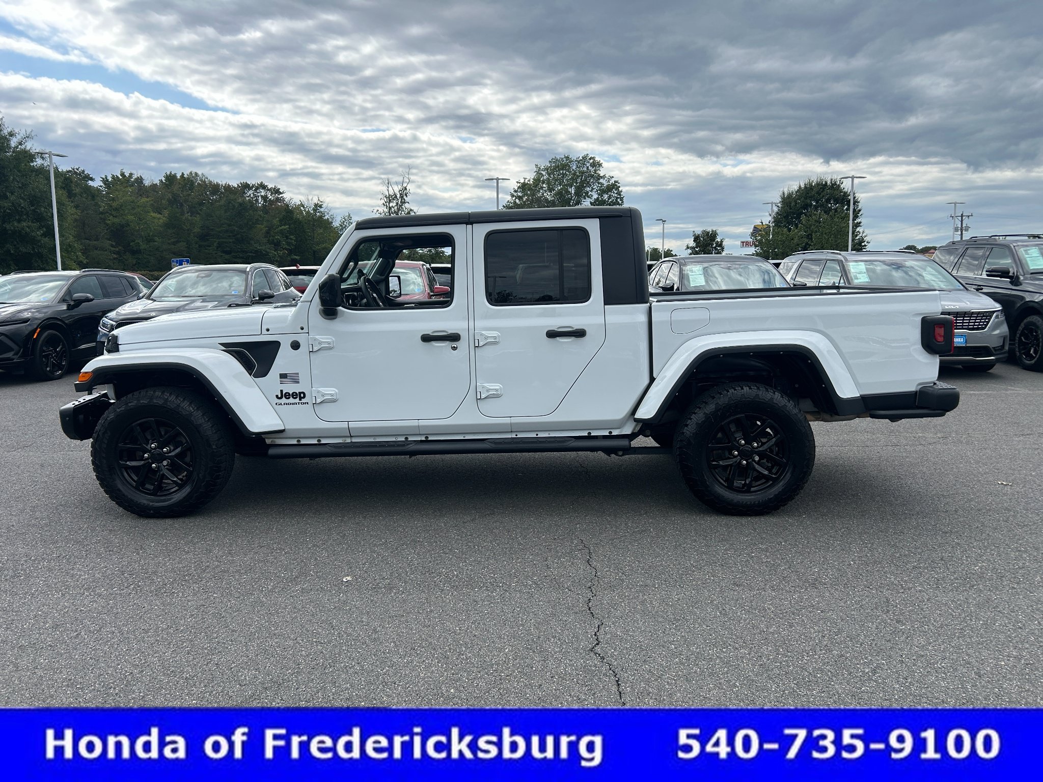 Used 2023 Jeep Gladiator Sport AWD/4WD image 3
