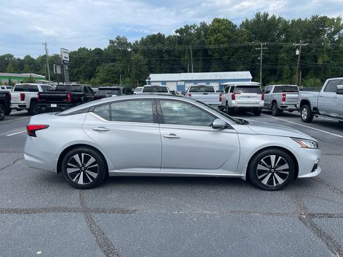 Used 2021 Nissan Altima 2.5 SL FWD image 2