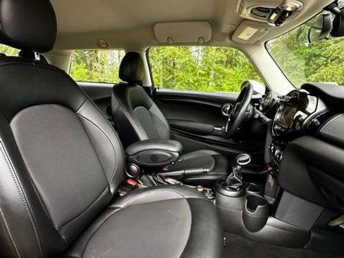 Used 2018 MINI Cooper 2-Door Hardtop FWD image 17