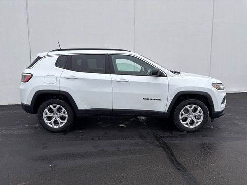 Used 2024 Jeep Compass Latitude image 3