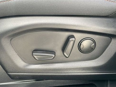 Used 2025 Ford Explorer Active image 12