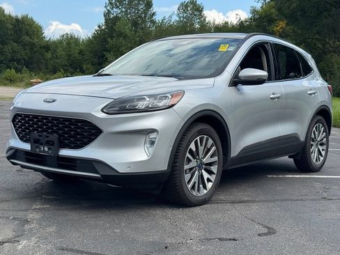 Used 2020 Ford Escape Titanium AWD/4WD image 3