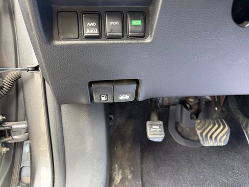 Used 2017 Nissan Rogue S AWD/4WD image 17