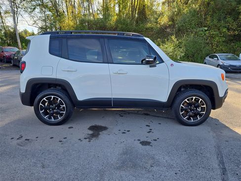 Used 2023 Jeep Renegade Trailhawk w/ Trailhawk Elite Group image 3