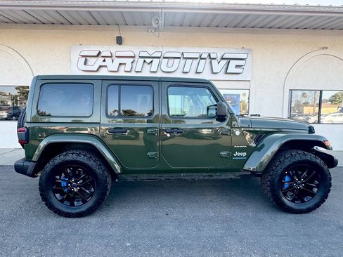 Used 2024 Jeep Wrangler Unlimited Sahara AWD/4WD image 3