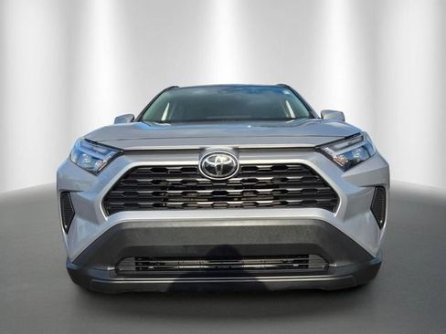 Used 2022 Toyota RAV4 XLE w/ Convenience Package FWD image 2
