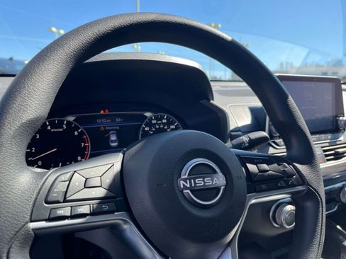 Used 2025 Nissan Altima 2.5 SV image 29