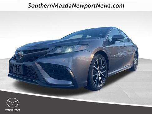 Used 2024 Toyota Camry SE image 1