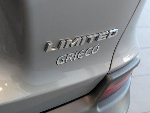 Used 2019 Jeep Cherokee Limited AWD/4WD image 12