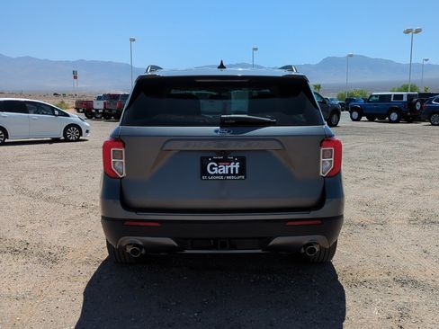 Used 2023 Ford Explorer XLT w/ Equipment Group 202A RWD image 4