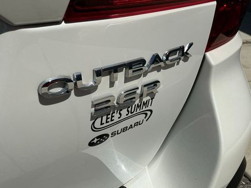 Used 2018 Subaru Outback 3.6R Touring AWD/4WD image 6