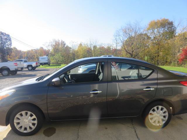 Used 2015 Nissan Versa SV FWD image 4