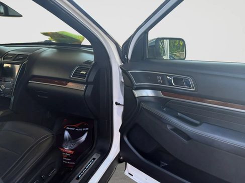 Used 2018 Ford Explorer Platinum AWD/4WD image 19