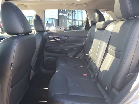 Used 2018 Nissan Rogue SL w/ Premium Package image 11