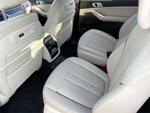Certified 2021 BMW X7 xDrive40i w/ M Sport Package image 18